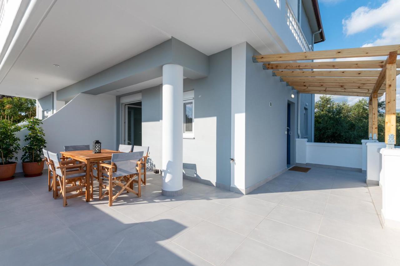 Rizes Seaside Homes Vromonerion ภายนอก รูปภาพ